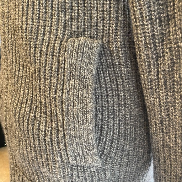 |SOLD| Abercrombie and Fitch Zip-up W/Hoodie - Picture 5 of 8